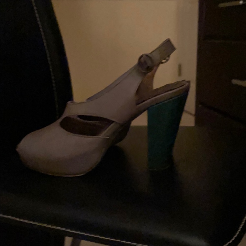 Seychelles heels 8.5